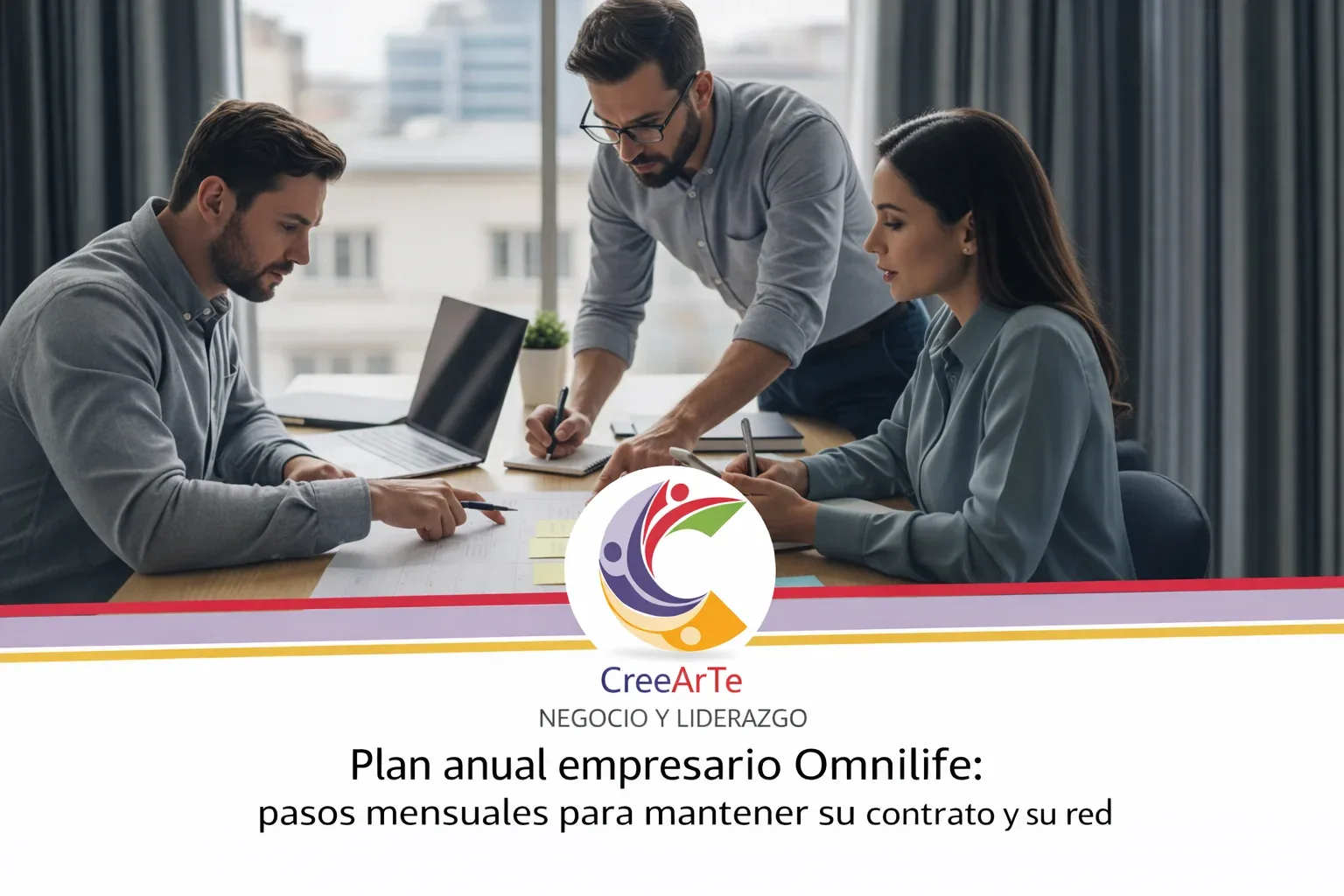 Tres profesionales revisan documentos y trabajan con un portátil en una mesa de oficina; en la parte inferior aparece el logo CreeArTe y el texto Plan anual empresarial Omnilife: pasos mensuales para mantener su contrato y su red.